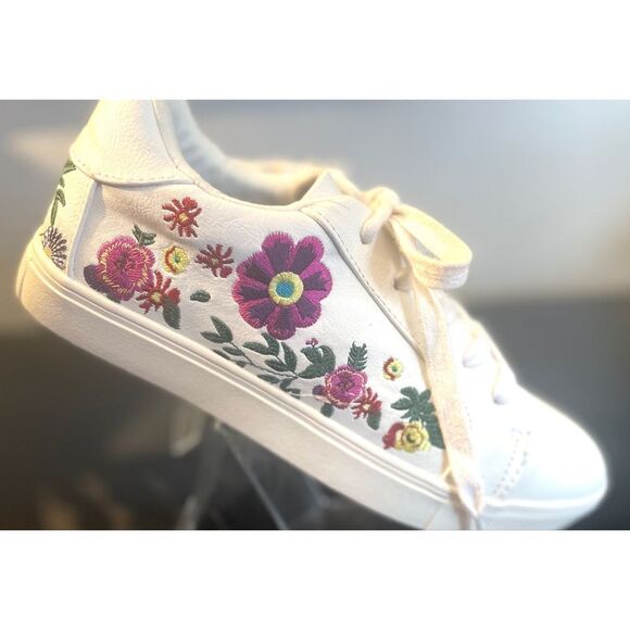 Betsey Johnson Maya Women's Mayas Low Top Lace Up Fashion Sneakers Size 8 - Picture 4 of 9